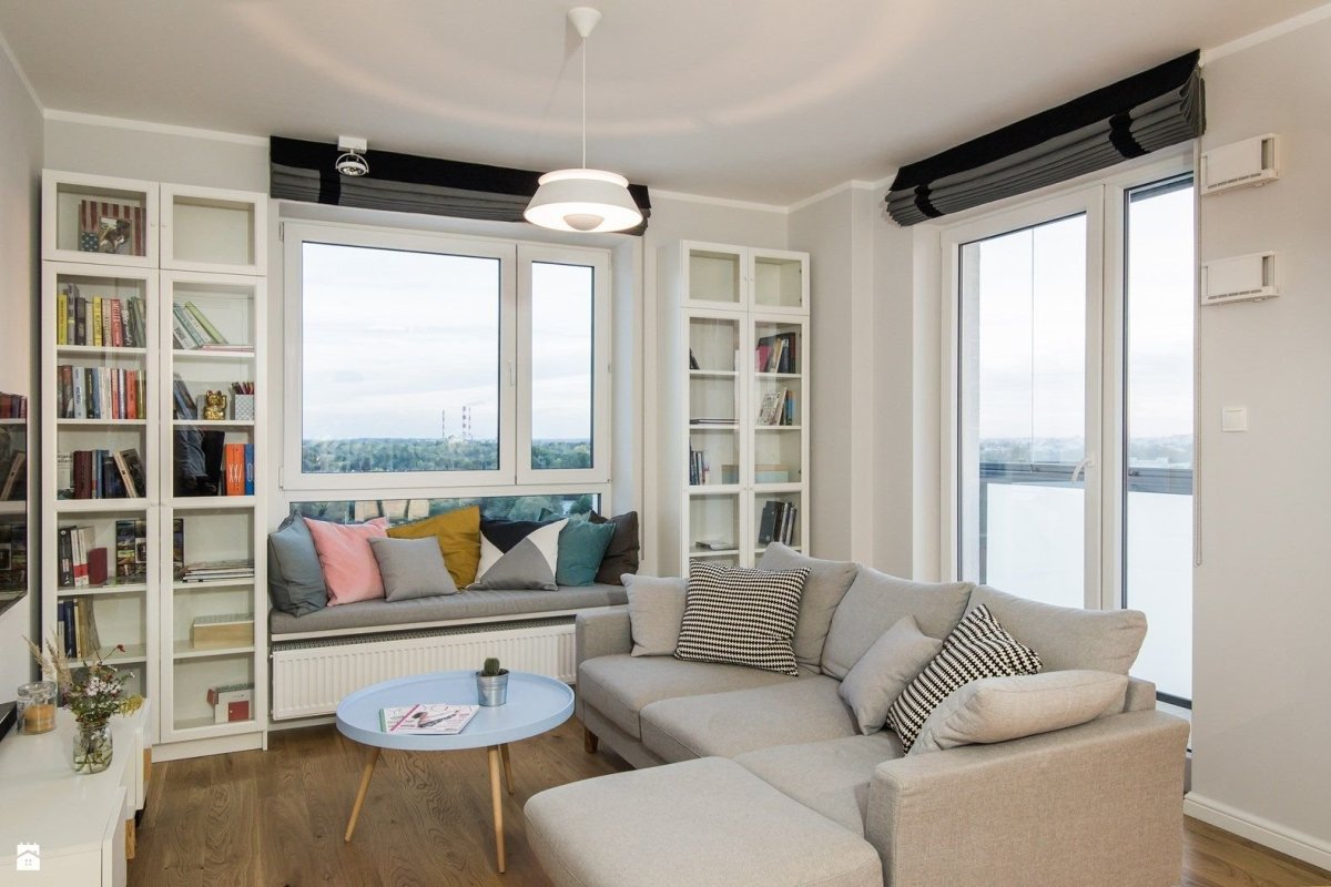 Интерьер окна в спальне