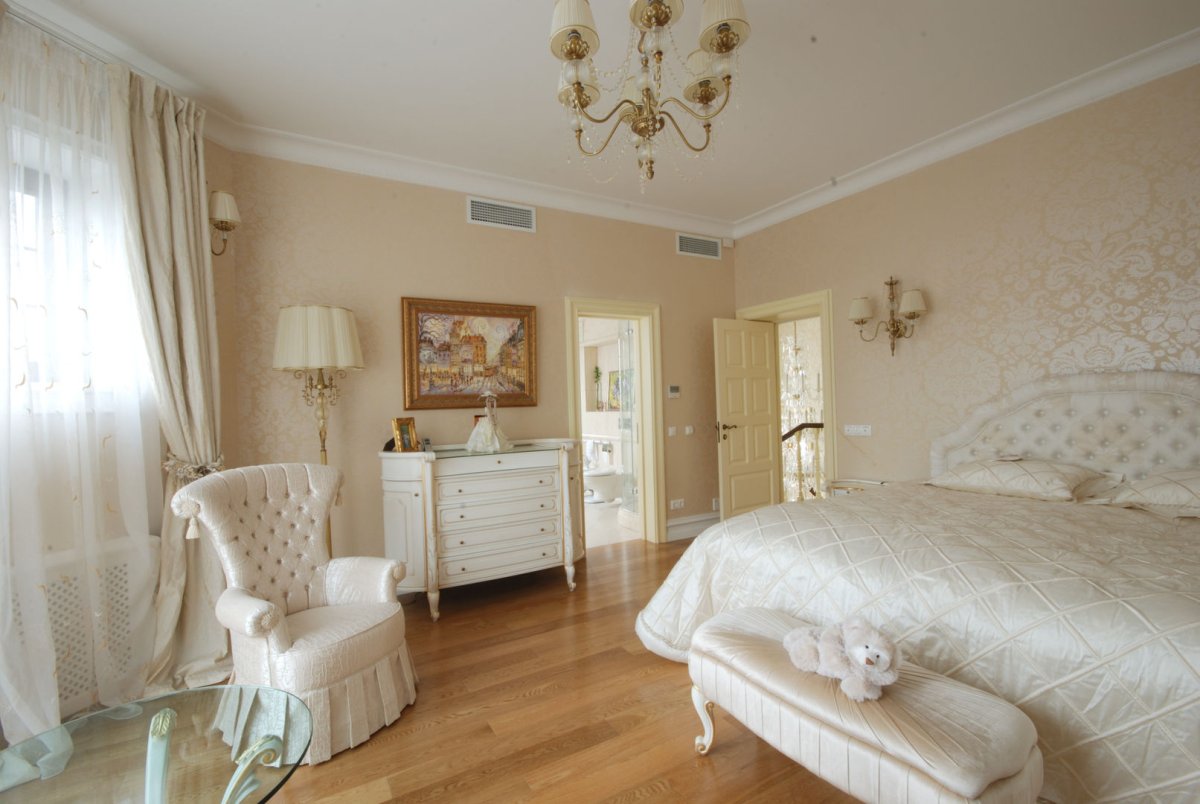 Бежевые шторы в интерьере