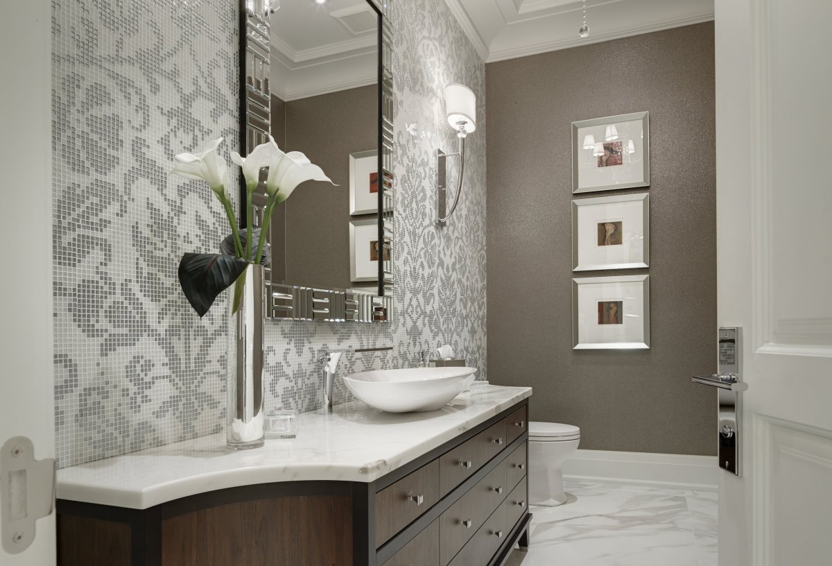 Фартук в ванную комнату