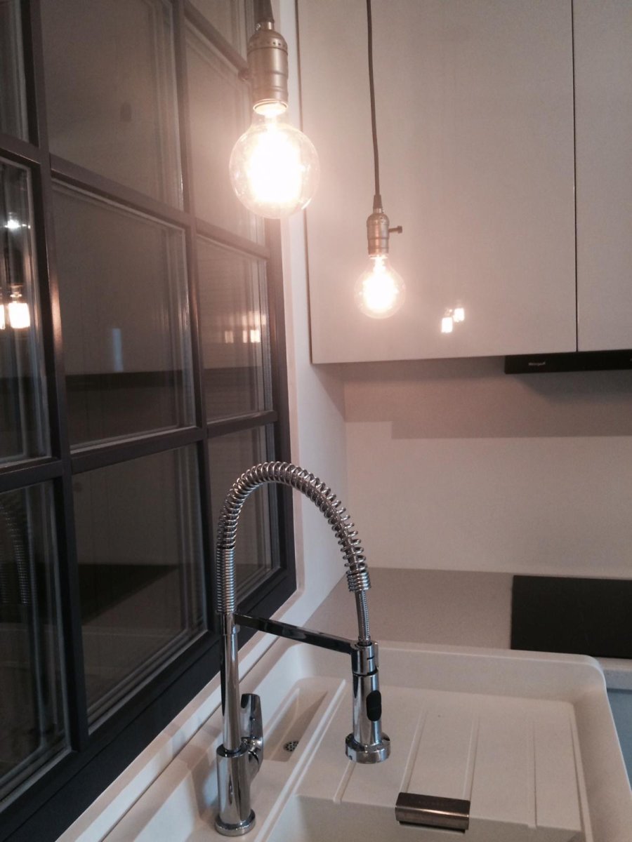 Светильник над мойкой на кухню
