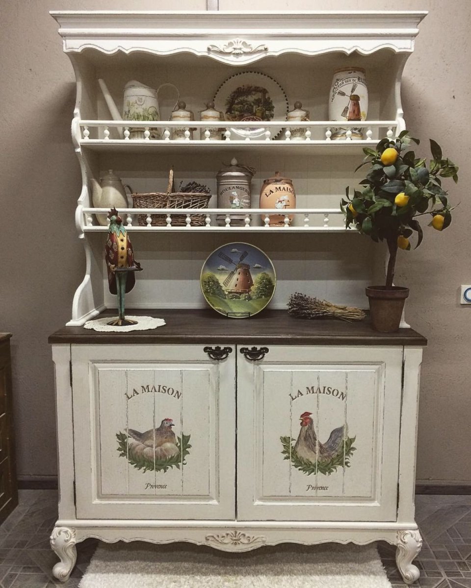 Шкаф в деревенском стиле