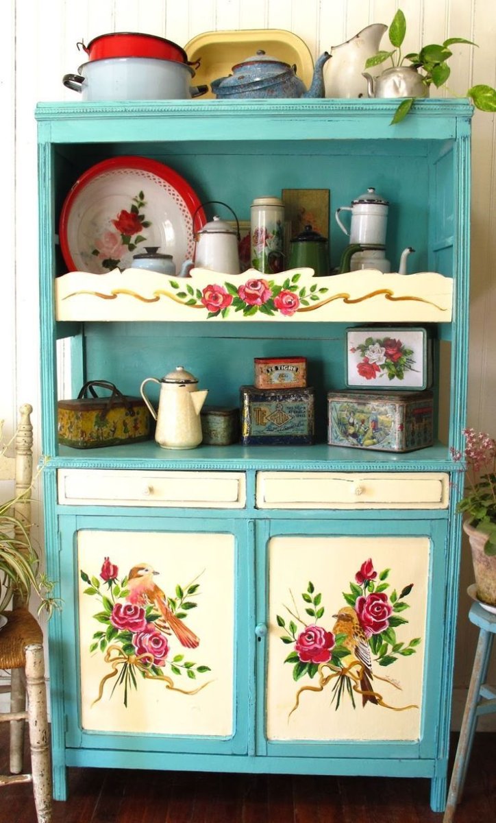 Отреставрировать старый шкаф