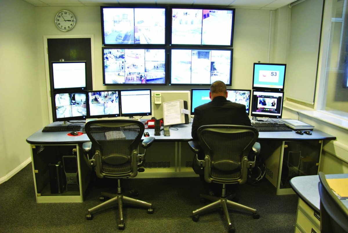 Комната охраны с мониторами