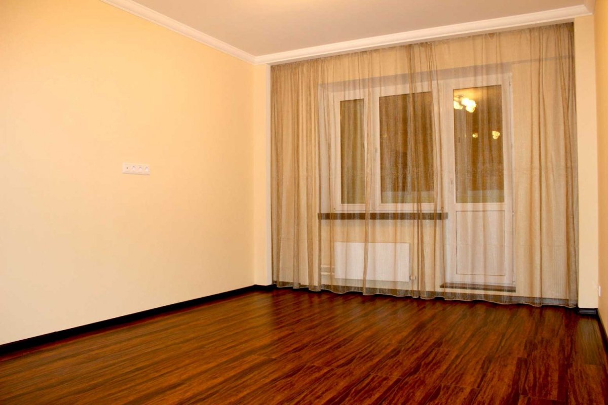 Шкаф в изголовье кровати