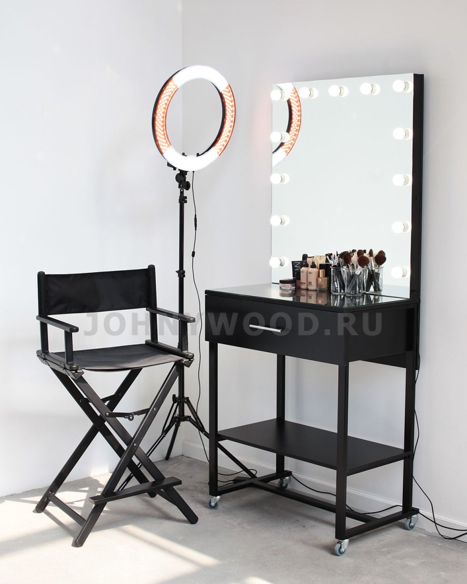 Туалетный столик с рабочей зоной