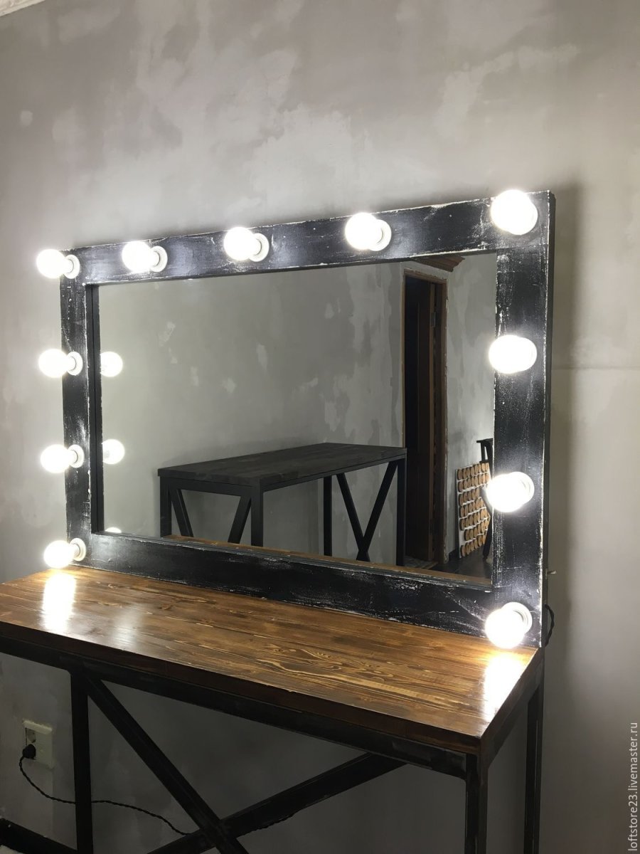 Гримерный столик с зеркалом в стиле лофт