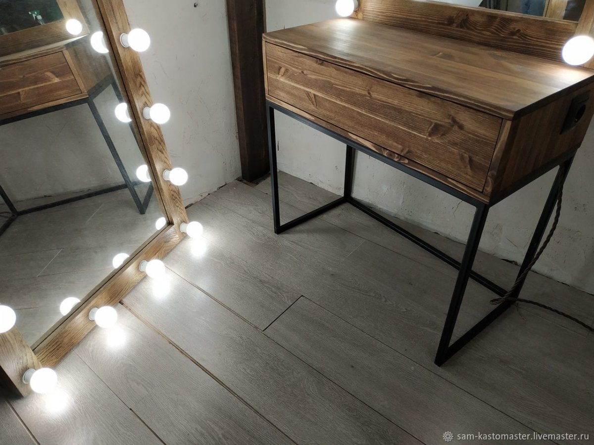 Столик визажиста