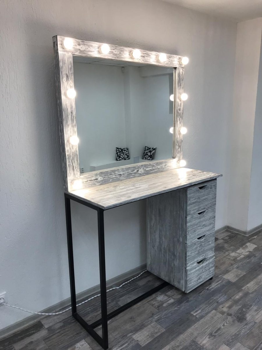 Гримерное зеркало 90х90