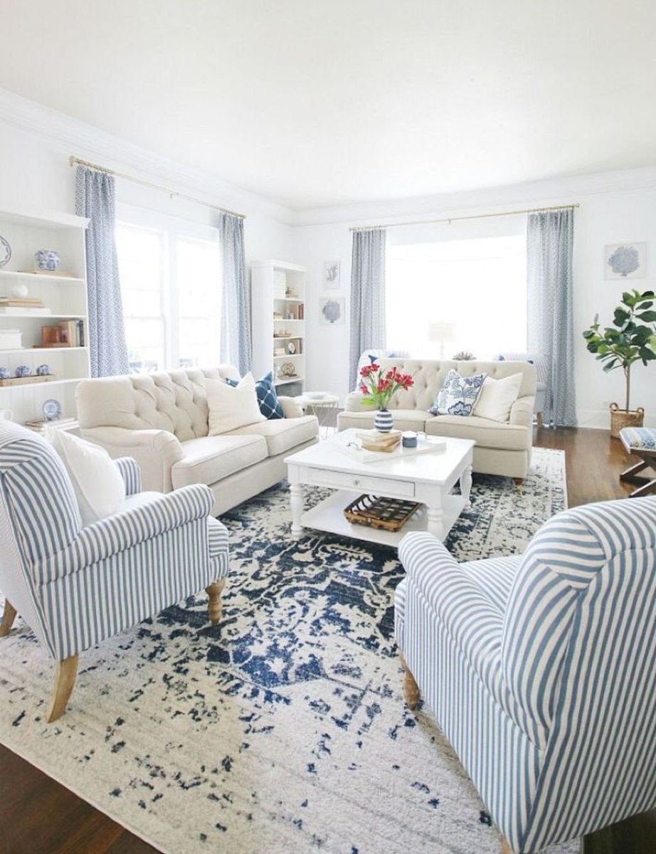 Голубой ковер в интерьере