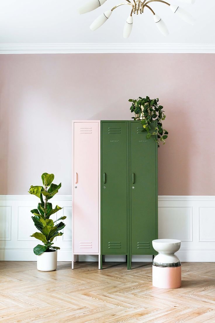 Зеленый шкаф в интерьере
