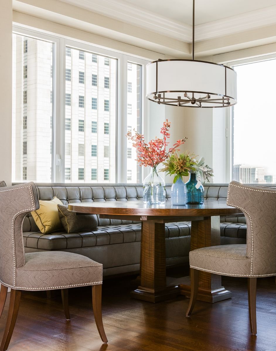 Полукруглый диван для кухни