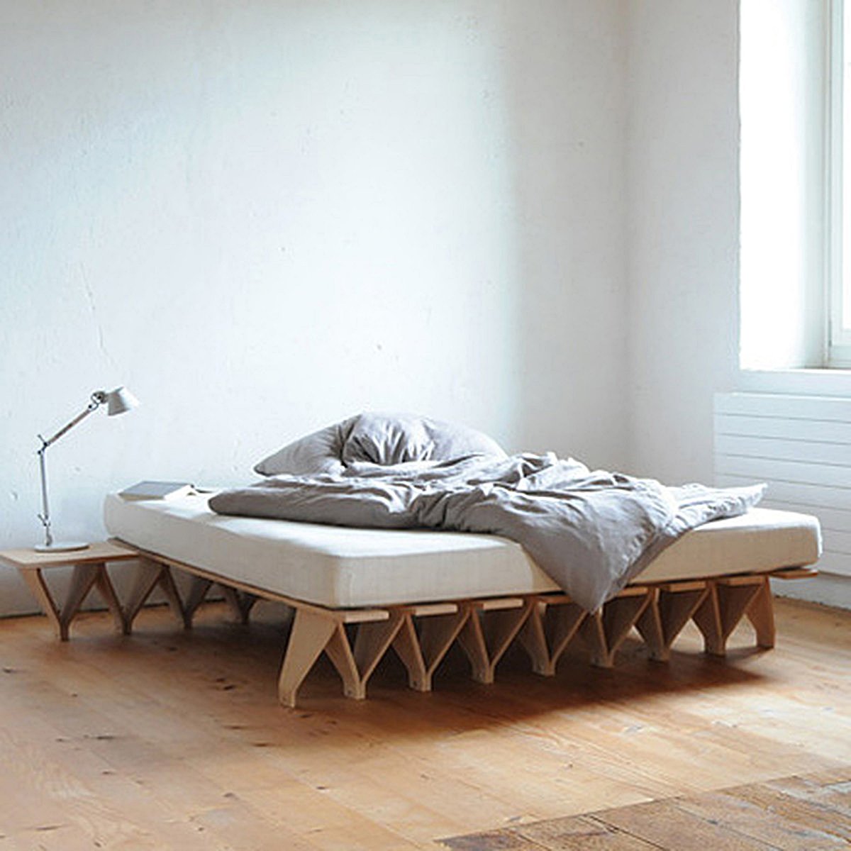 Кровать из картона