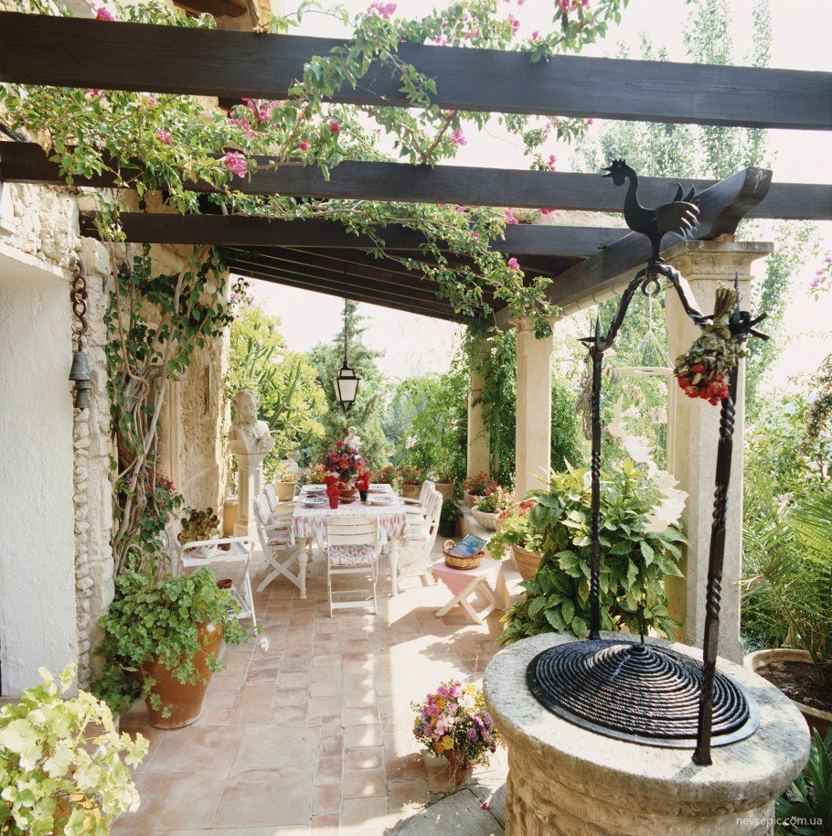 Средиземноморский сад пергола