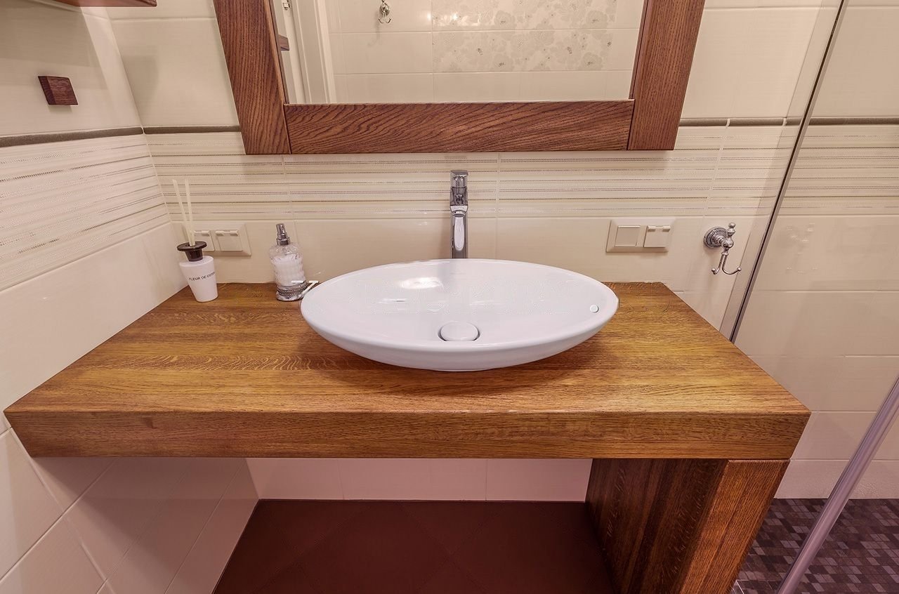 Столешница в маленькую ванную. Раковина накладная Леруа Мерлен. Столешница для ванной. Деревянная столешница в ванную. Деревянная столешница в ванной.
