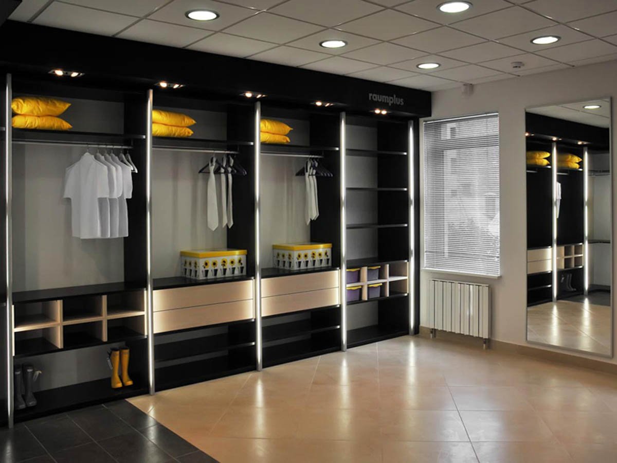 Гардероб с подсветкой