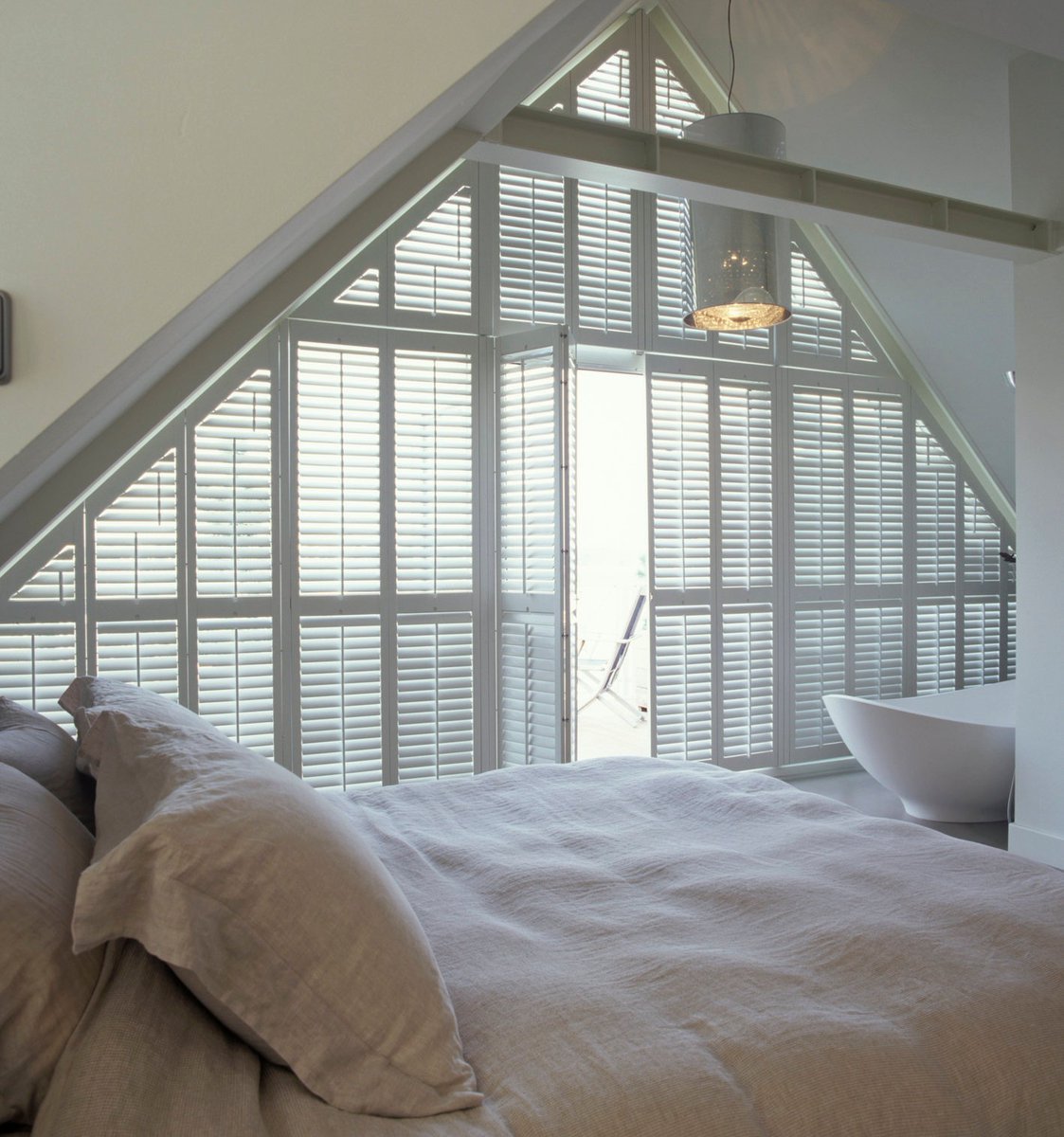 Зенитное окно в спальне