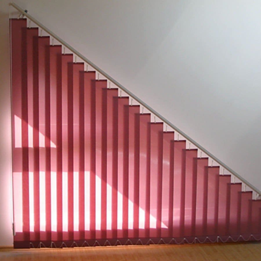 Вертикальные жалюзи на треугольные окна