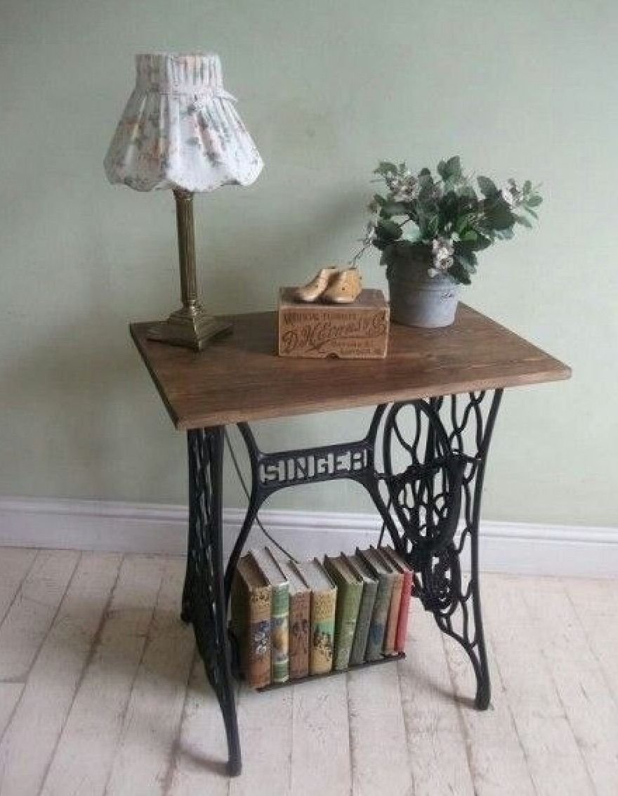 Станина от швейной машинки Зингер в интерьере