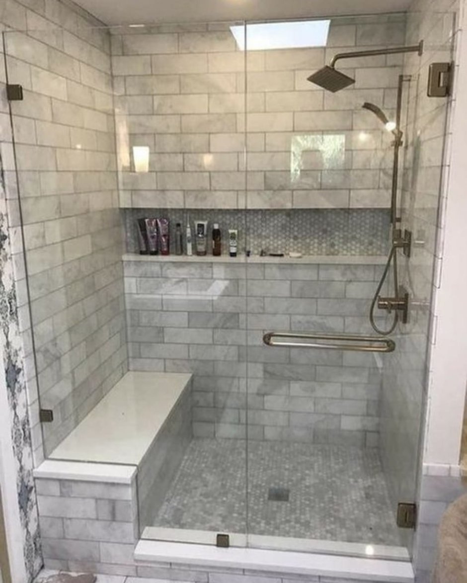 Встроенные полки в душевой