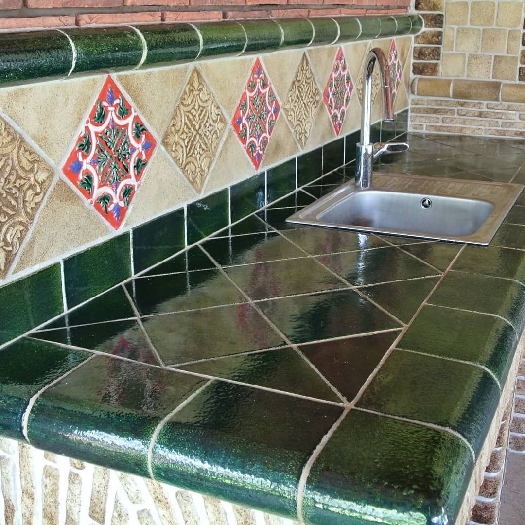 Столешница облицованная плиткой