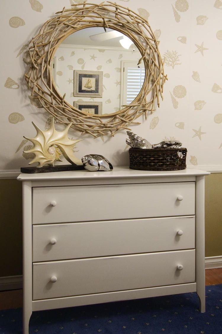 Украшение комода в спальне