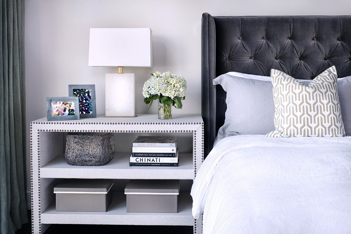 Прикроватные тумбы в интерьере