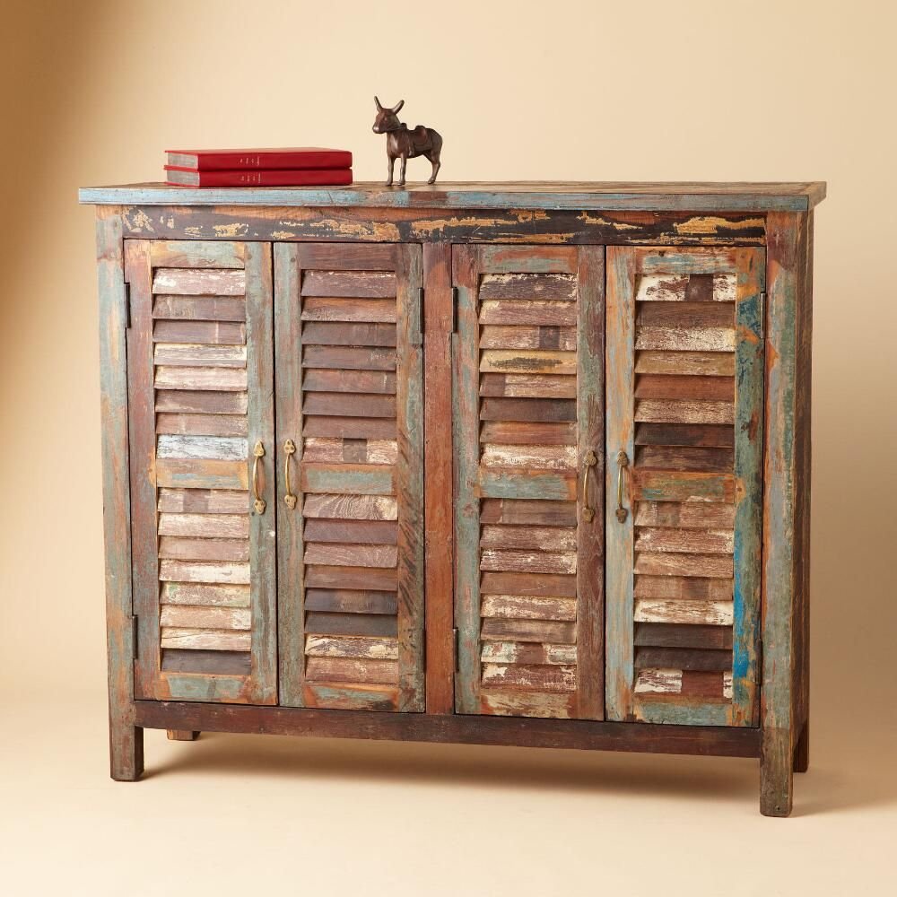 Комод с жалюзийными дверцами