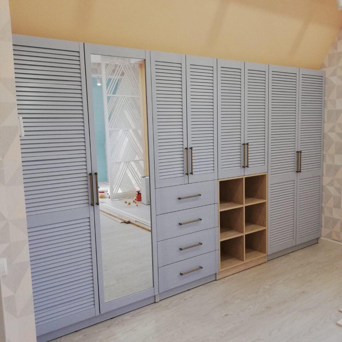 Мебель с жалюзийными фасадами