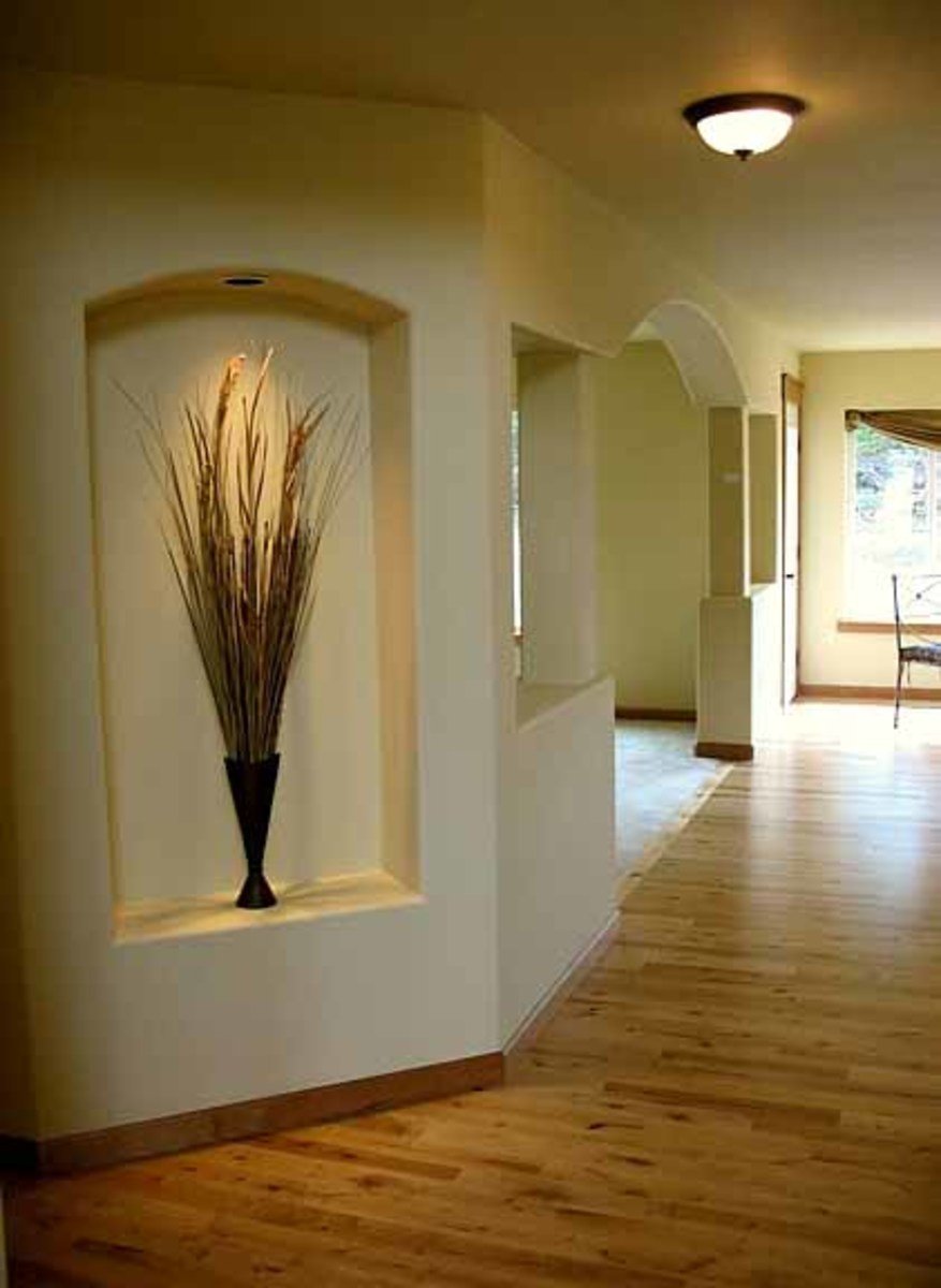 Декоративные ниши в коридоре