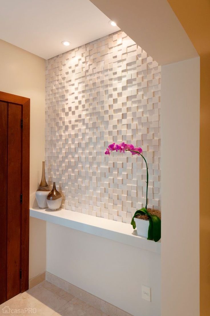 Мозаика в прихожей на стене