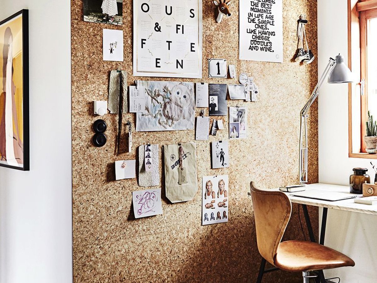 Пробковая доска на стену в интерьере