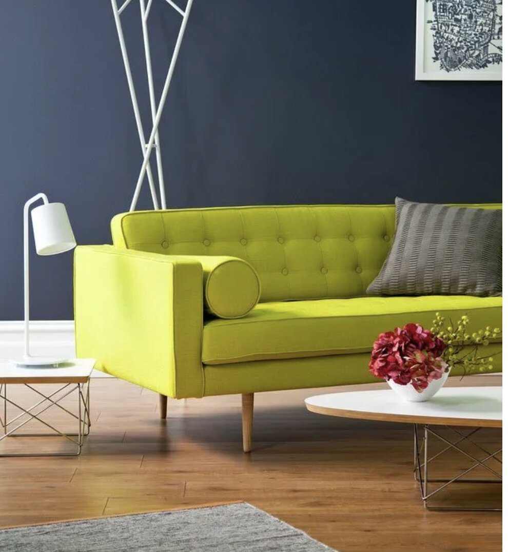 Салатовый диван в интерьере