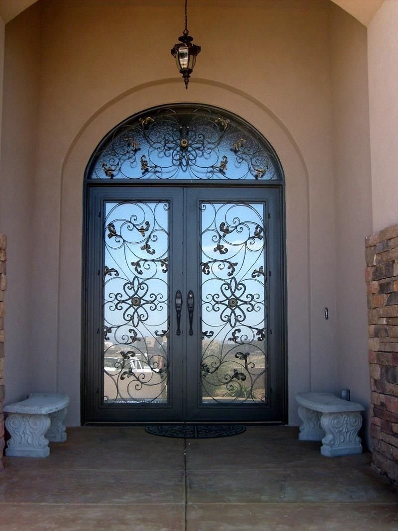 Арочные входные двери со стеклом