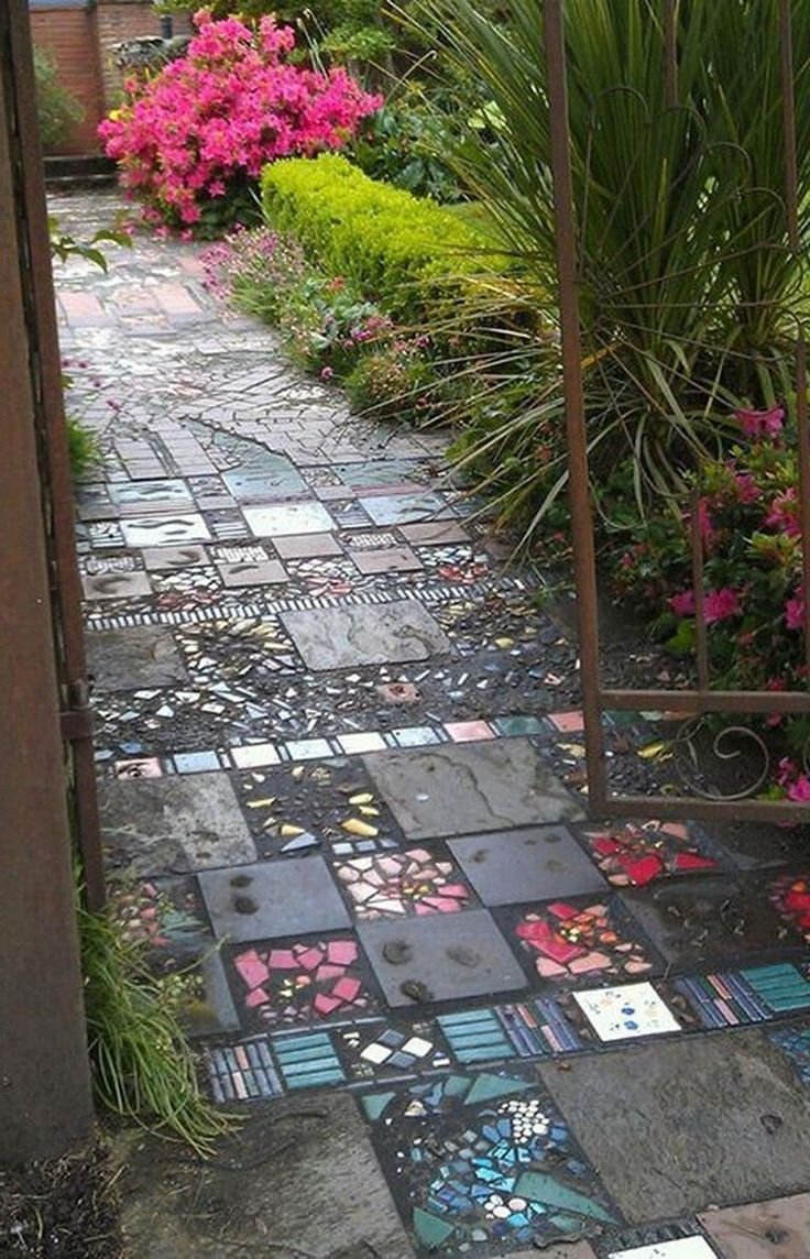 Садовые дорожки из битой плитки