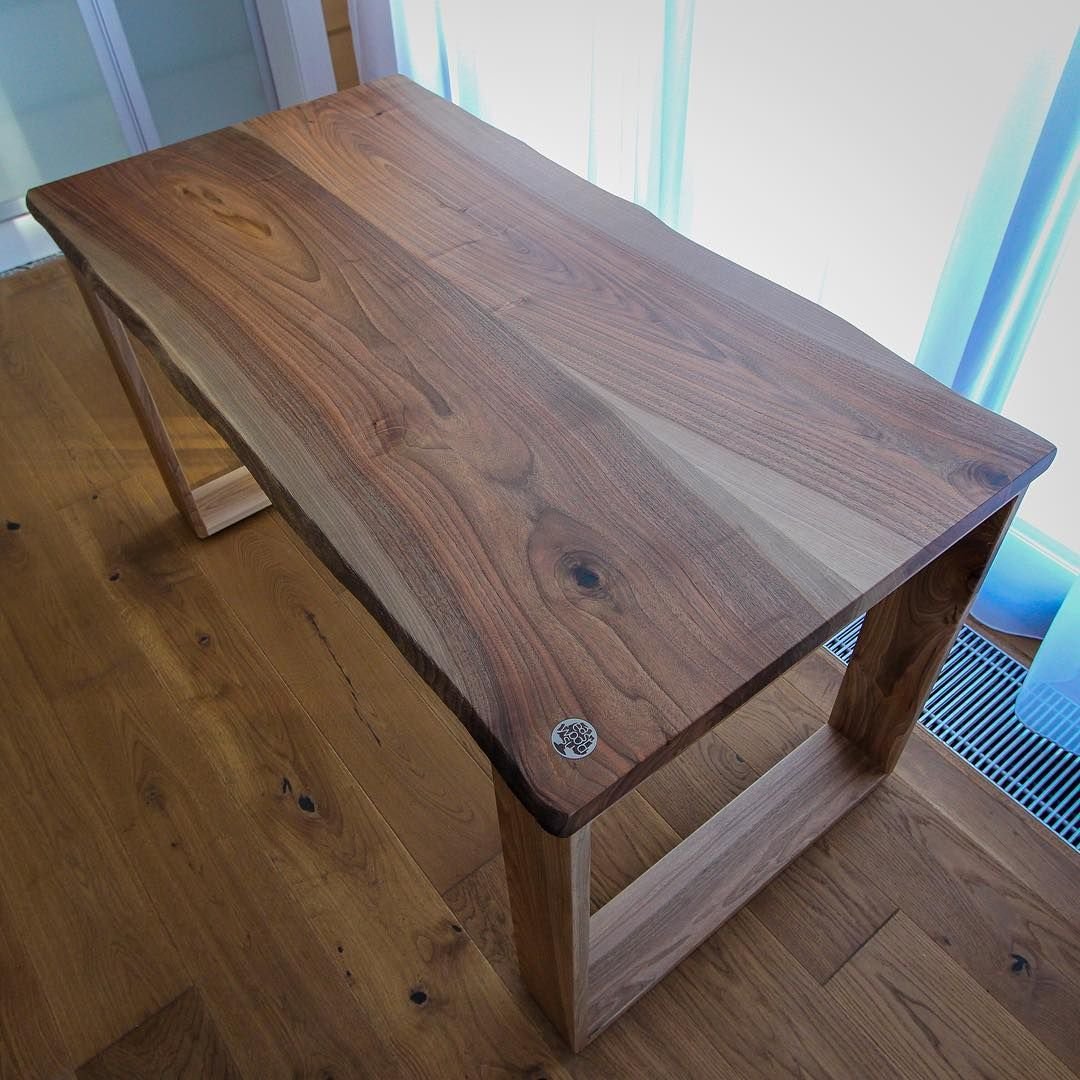 Компьютерный стол из мебельного щита