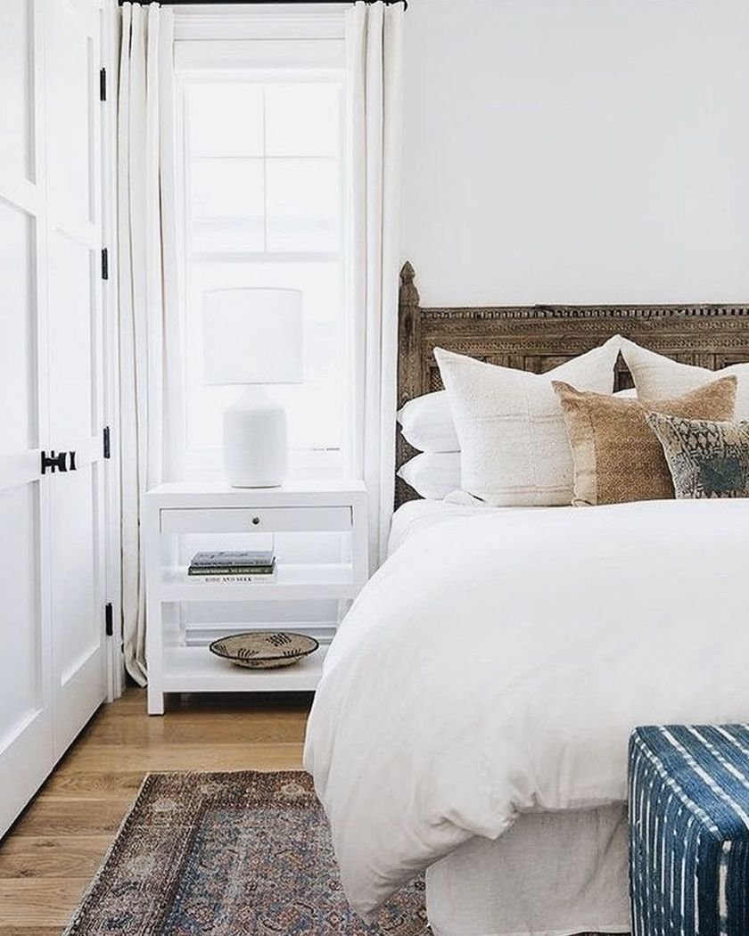 Уютная спальня с двуспальной кроватью