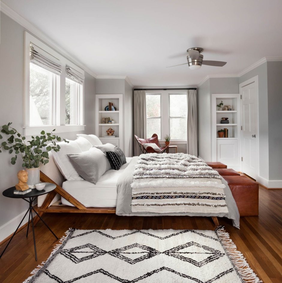 Уютная белая спальня