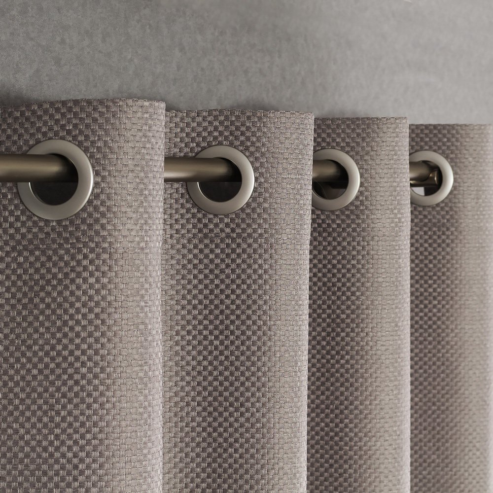 Шторы на кольцах люверсах