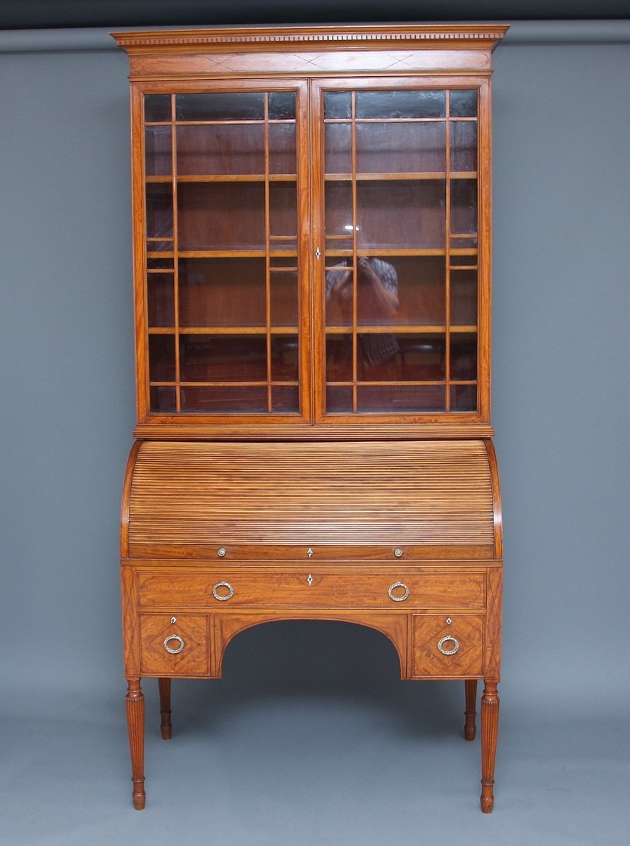 Бюро из атласного дерева