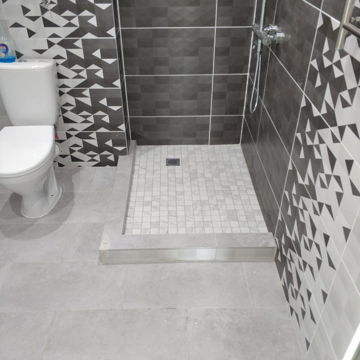 Плитка пантон Леруа в интерьере