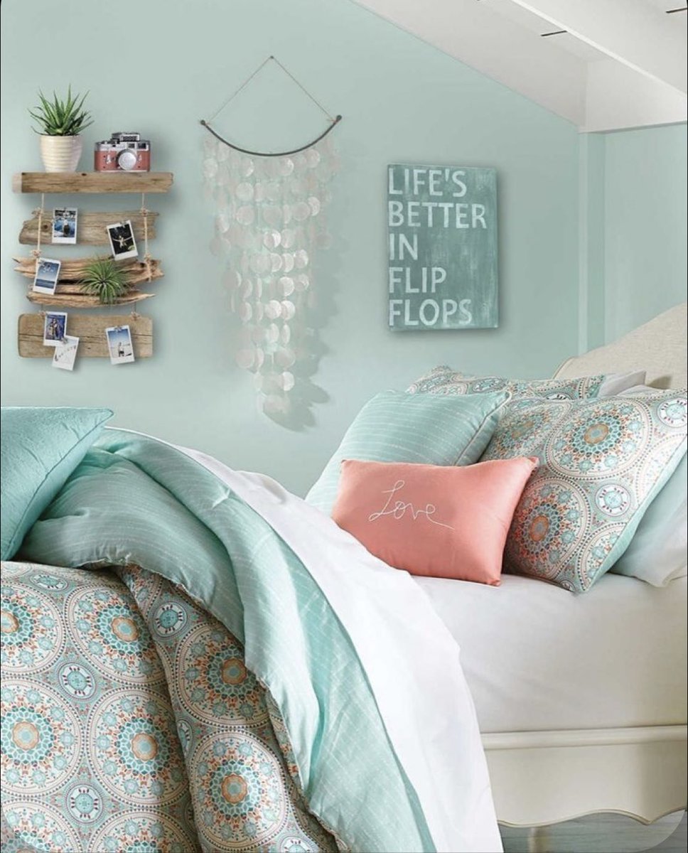 Комната в мятном цвете