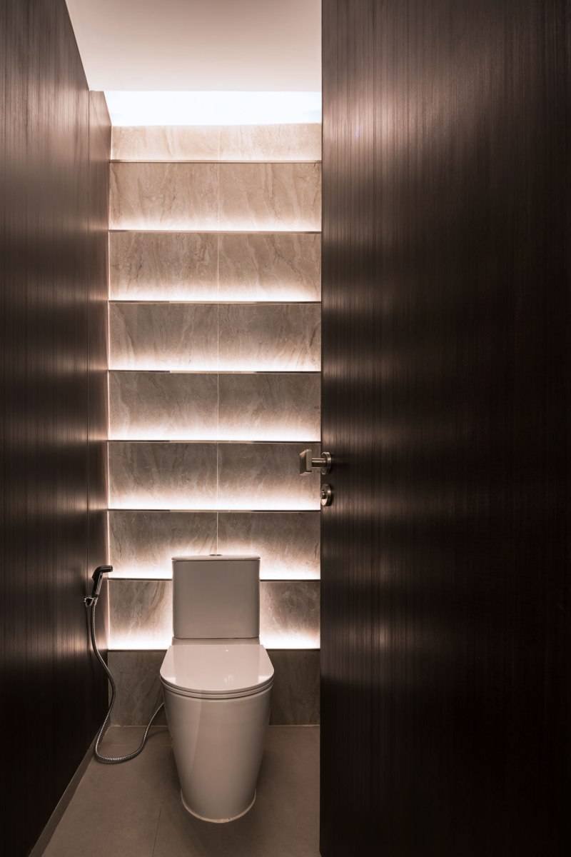 Туалетная комната с подсветкой