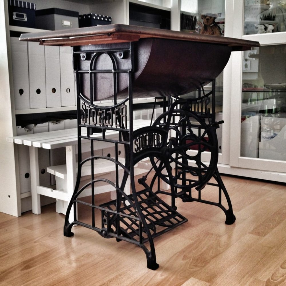 Журнальный столик из швейной машинки