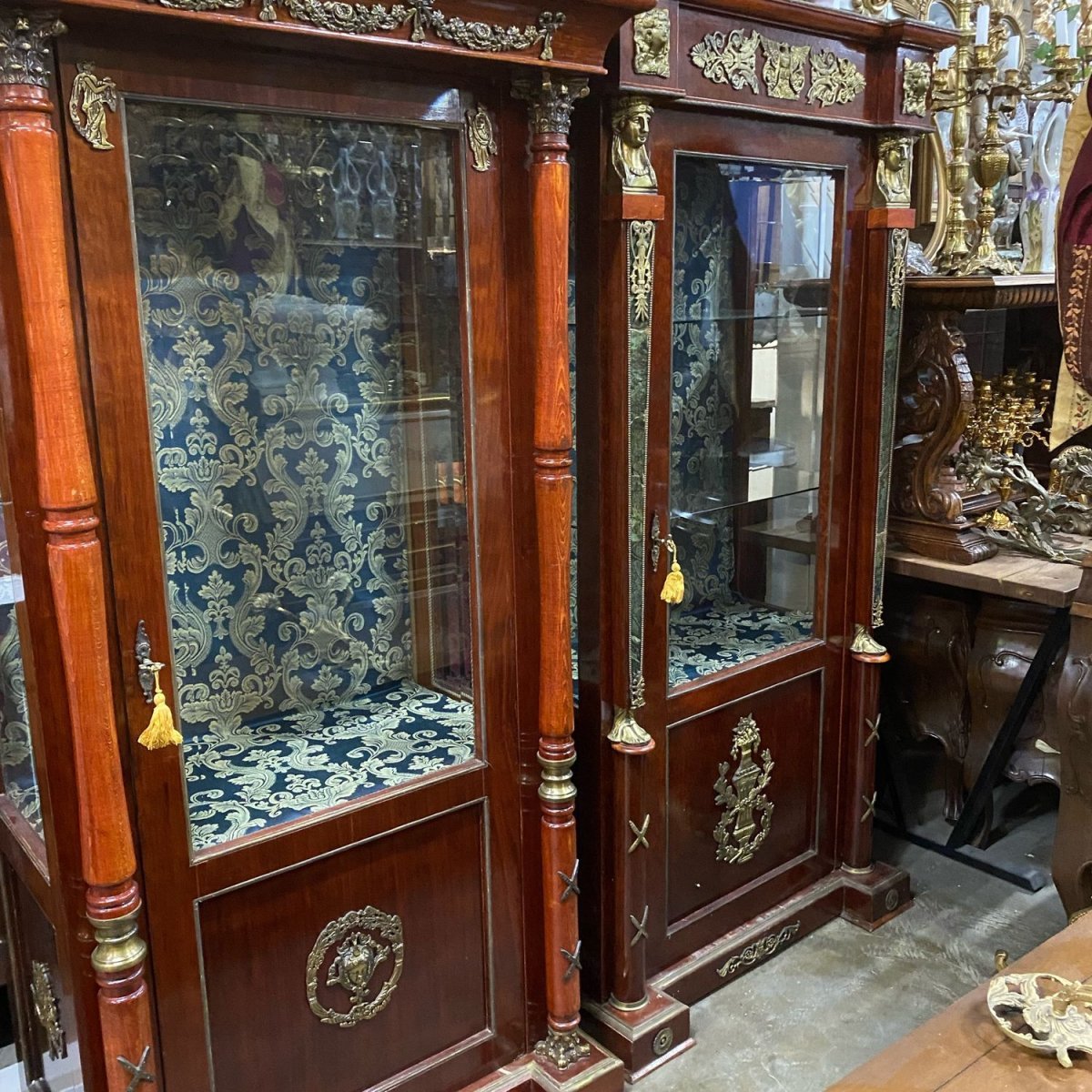 Шкаф витрина винтажный