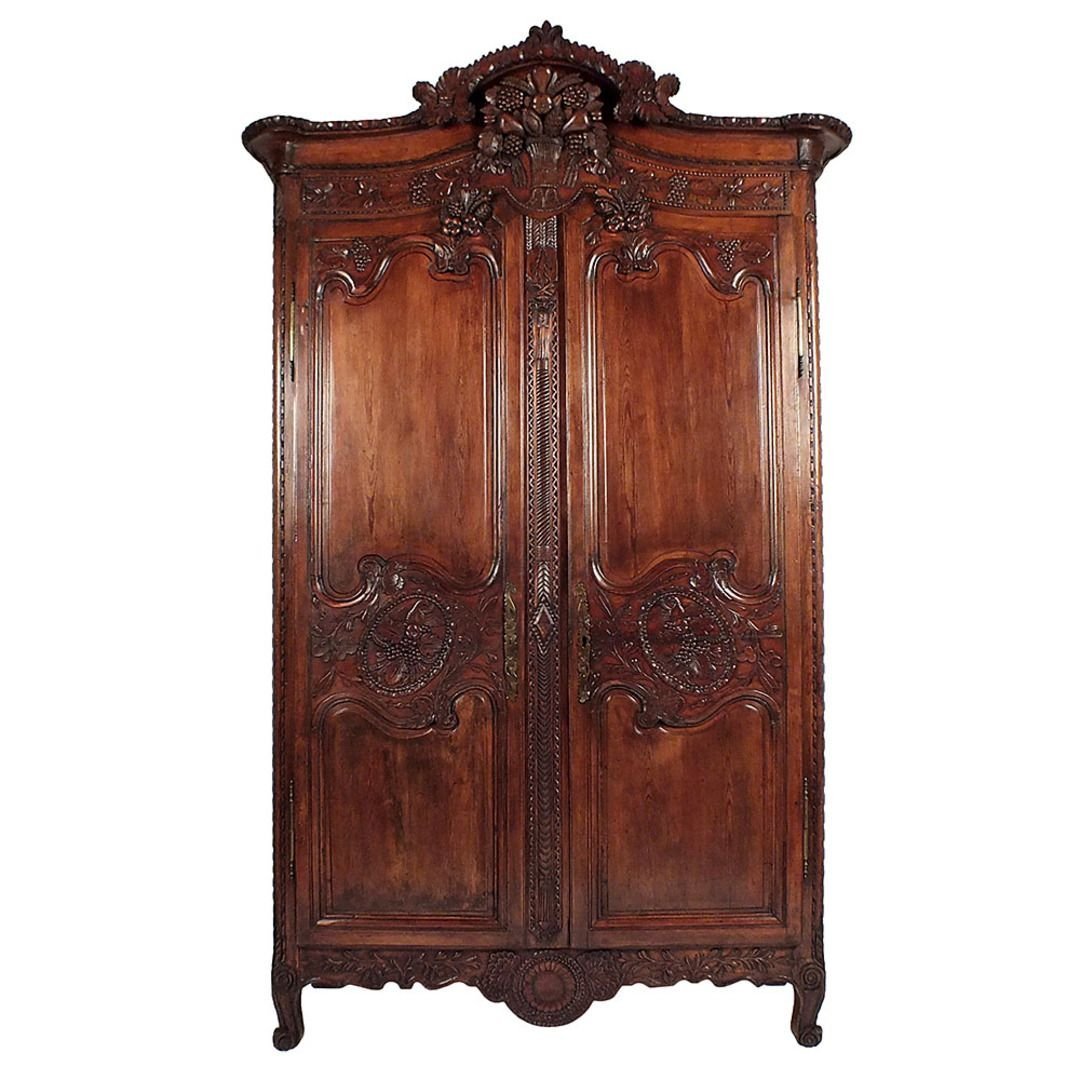 Платяной шкаф антик
