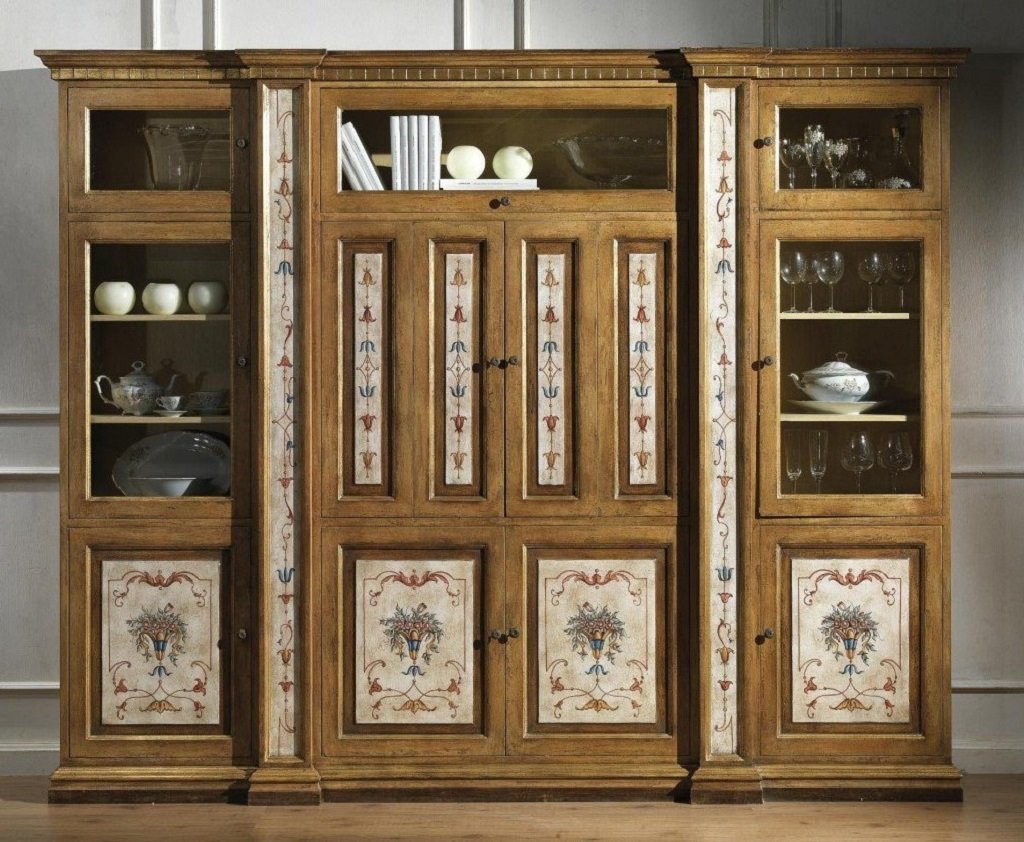 Старый шкаф