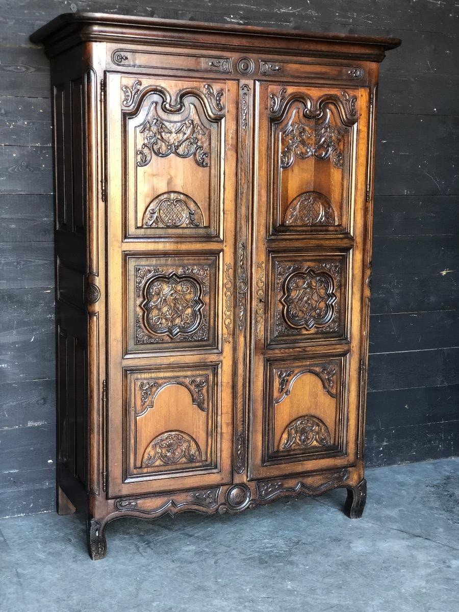 Антикварный шкаф