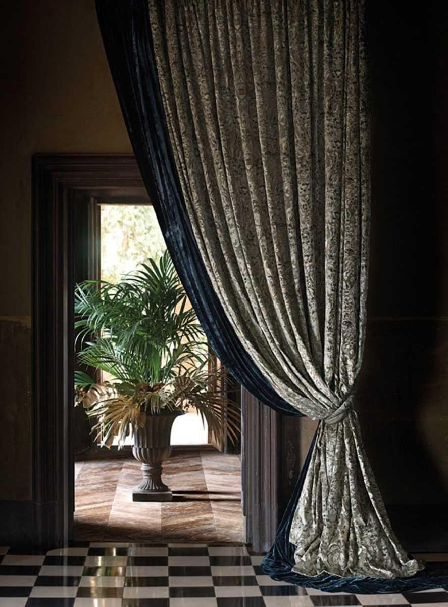 Шторы в дверной пролет