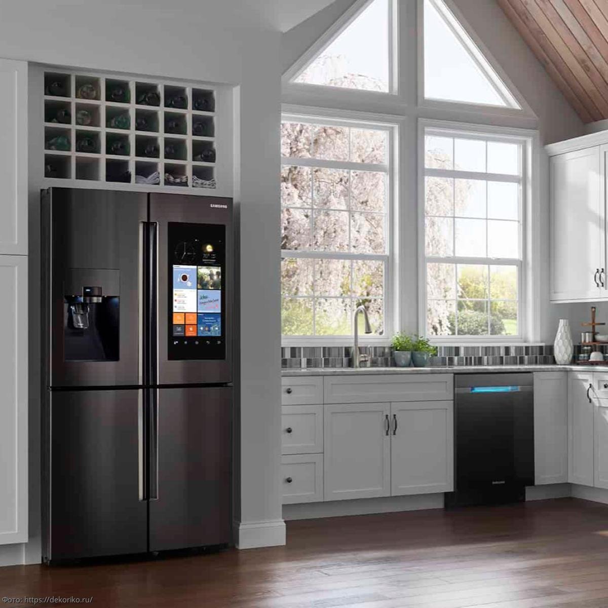 Холодильник со стеклянным фасадом