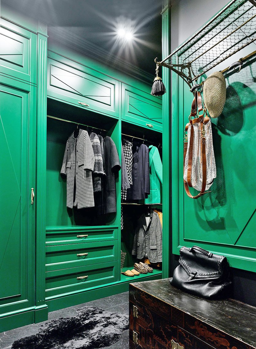 Зеленый шкаф в интерьере
